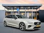 Volvo V60 B3 R-Design | 20" | Exterior Styling Pack | Elektr. verst. best. Stoel | Parkeercamera | Stoel/Stuur/Achterbankverwarming | Parkeerverwarming | Adaptieve Cruise | BLIS | Keyless