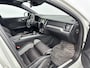 Volvo V60 B3 R-Design | 20" | Exterior Styling Pack | Elektr. verst. best. Stoel | Parkeercamera | Stoel/Stuur/Achterbankverwarming | Parkeerverwarming | Adaptieve Cruise | BLIS | Keyless