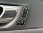 Volvo XC60 2.0 T6 Plug-in hybrid AWD Plus Bright | Adaptieve Cruise Control | Trekhaak | Panoramadak | Dodehoek Detectie | Parkeercamera | Stoel-/Stuurverwarming | Standverwarming |
