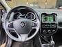 Renault Clio Estate 0.9 TCe Night&Day / NAP !! / CAMERA / CRUISE / R-LINK / NAVI / ARMSTEUN / PRIVACY GLASS / NWE OH.BEURT + APK !