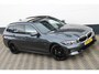 BMW 3-Serie Touring 330e xDrive Pano HUD Tr.haak 19 inch BTW