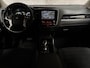 Mitsubishi Outlander 2.4 PHEV Deluxe 225Pk Automaat (APPLE CARPLAY, GROOT NAVI, CAMERA, LEDER/ALCANTARA, STOELVERWARMING, SPORTSTOELEN, GETINT GLAS, CRUISE, NIEUWSTAAT)