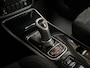 Mitsubishi Outlander 2.4 PHEV Deluxe 225Pk Automaat (APPLE CARPLAY, GROOT NAVI, CAMERA, LEDER/ALCANTARA, STOELVERWARMING, SPORTSTOELEN, GETINT GLAS, CRUISE, NIEUWSTAAT)