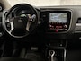 Mitsubishi Outlander 2.4 PHEV Deluxe 225Pk Automaat (APPLE CARPLAY, GROOT NAVI, CAMERA, LEDER/ALCANTARA, STOELVERWARMING, SPORTSTOELEN, GETINT GLAS, CRUISE, NIEUWSTAAT)