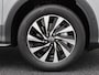 Volkswagen T-Roc Life First Edition 1.5 eTSI 116 PK | Trekhaak | Stoel- & Stuurverwarming | Carplay | Camera |