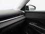 Volkswagen T-Roc Life First Edition 1.5 eTSI 116 PK | Trekhaak | Stoel- & Stuurverwarming | Carplay | Camera |