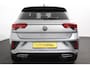 Volkswagen T-Roc 1.5 TSI 150pk DSG R-Line | Navigatie | Apple Carplay/Android Auto | Parkeersensoren | Camera | Blind Spot Assist | Adaptive Cruise Control | Elektrische achterklep | Stoel- en stuurverwarming | Climate Control | Ledverlichting | Virtual Cockpit