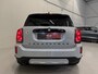MINI Countryman 2.0 Cooper SE ALL4 Untamed PANO/H&K/SOH 92%/HEAD-UP/CAMERA/18"BLACK/MEMORY/SFEER/UNION-FLAG A.LICHTEN/UNIEKE AUTO, ALLE EXTERIEUR ACCENTEN BLACK ALL BLACK INCL. BELTLINE EN VELGEN BLACK/MOMENTUM-GREY