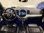 MINI Countryman 2.0 Cooper SE ALL4 Untamed PANO/H&K/HEAD-UP/CAMERA/18"BLACK/MEMORY/SFEER/UNION-FLAG A.LICHTEN/UNIEKE AUTO, ALLE EXTERIEUR ACCENTEN BLACK ALL BLACK INCL. BELTLINE EN VELGEN BLACK/MOMENTUM-GREY