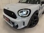 MINI Countryman 2.0 Cooper SE ALL4 Untamed PANO/H&K/SOH 92%/HEAD-UP/CAMERA/18"BLACK/MEMORY/SFEER/UNION-FLAG A.LICHTEN/UNIEKE AUTO, ALLE EXTERIEUR ACCENTEN BLACK ALL BLACK INCL. BELTLINE EN VELGEN BLACK/MOMENTUM-GREY