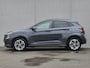 Hyundai Kona Electric EV Comfort Smart 39 kWh Automaat / Accu SOH 100% / Dealer onderhouden / CCS snellader / WLTP 305 km stad 435 km / warmtepomp / All season banden / Stuur- & Stoelverwarming / Achteruitrijcamera / Keyless Entry/Start / Krell Audio Systeem /