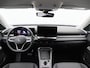 Volkswagen T-Roc Life First Edition 1.5 eTSI 150 PK | Trekhaak | Stoel- & Stuurverwarming | Carplay | Camera |