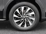 Volkswagen T-Roc Life First Edition 1.5 eTSI 150 PK | Trekhaak | Stoel- & Stuurverwarming | Carplay | Camera |