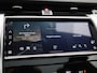 Land Rover Discovery Sport P300e 1.5 R-Dynamic SE | Vast glazen panoramadak | Elektrisch verstel- en verwarmbare voorstoelen | 20'' Velgen Gloss Black