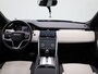Land Rover Discovery Sport P300e 1.5 R-Dynamic SE | Vast glazen panoramadak | Elektrisch verstel- en verwarmbare voorstoelen | 20'' Velgen Gloss Black