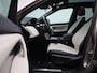 Land Rover Discovery Sport P300e 1.5 R-Dynamic SE | Vast glazen panoramadak | Elektrisch verstel- en verwarmbare voorstoelen | 20'' Velgen Gloss Black