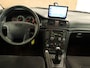 Volvo S80 2.4 - ORIGINEEL NEDERLANDSE AUTO - VASTE TREKHAAK - TREKGEWICHT 1800 KG!!! - 5 CILINDER MOTOR - UNIEKE KILOMETERSTAND - VOLLEDIGE HISTORIE AANWEZIG - AFKOMSTIG VAN 2E EIGENAAR - VERKEERT IN EEN ZEER FRAAIE STAAT -AIRCO - CRUISE CONTROL - 16 INCH LICHT METALEN VELGEN - AUDIO VOLVO - GROOT MULTIMEDIASCHERM - APPLE CARPLAY/ ANDROID AUTO
