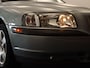 Volvo S80 2.4 - ORIGINEEL NEDERLANDSE AUTO - VASTE TREKHAAK - TREKGEWICHT 1800 KG!!! - 5 CILINDER MOTOR - UNIEKE KILOMETERSTAND - VOLLEDIGE HISTORIE AANWEZIG - AFKOMSTIG VAN 2E EIGENAAR - VERKEERT IN EEN ZEER FRAAIE STAAT -AIRCO - CRUISE CONTROL - 16 INCH LICHT METALEN VELGEN - AUDIO VOLVO - GROOT MULTIMEDIASCHERM - APPLE CARPLAY/ ANDROID AUTO