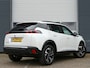 Peugeot e-2008 EV Allure Pack 50 kWh | WLTP 318KM | 3-Fase | Stoelverwarming | Parkeer Camera Achter | Navigatie | Cruise Control | Parkeersensoren Achter | Start/Stopknop |