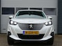 Peugeot e-2008 EV Allure Pack 50 kWh | WLTP 318KM | 3-Fase | Stoelverwarming | Parkeer Camera Achter | Navigatie | Cruise Control | Parkeersensoren Achter | Start/Stopknop |