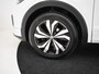 Volkswagen T-Cross 1.0 TSI Life 95Pk | R-Line l Trekhaak | Stoelverwarming | Dodehoek detectie | Parkeersensoren V+A | Cruise control | R-line | 17"LMV