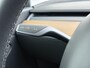 Tesla Model 3 SR+ 325PK LFP-Accu Trekhaak AutoPilot Leer Pano-Dak Adaptive Cruise Lmv 18" Camera's Elektr.-Stuur+Stoelen+Spiegels+Geheugen+Easy-Entry+Verwarmde stoelen Park assistent Pdc WIFI Ecc Lane-Assist Speed-Assist SOH 87% Ecc Navi Led DAB Voorverwarmen interieur via App Keyless One-Pedal-Drive 1.000KG Trekgewicht 1e Eigenaar Origineel Nederlandse Auto Fabrieksgarantie op Accu en Motor tot 10-12-2028/160.000km LFP accu dus 100% opladen !