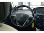 Lancia Ypsilon 0.9 TwinAir Elefantino Plus Automaat | Navigatie | Parkeersensoren | Elektrische Ramen | Radio | | Airco | Centrale deurvergrendeling met afstandsbediening | Lederen stuurwiel