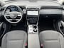 Hyundai Tucson 1.6 T-GDI PHEV Comfort Smart 4WD Automaat / Elektrische Achterklep / Org. NL / Fabrieksgarantie tot 06-2029 / Achteruitrijcamera / Stuur- en Stoelverwarming / 1.350 kg Trekgewicht / Climate Control / Adaptieve Cruise Control / Apple Carplay & Android Auto / Keyless Entry & Start / Navigatie full map /