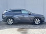 Hyundai Tucson 1.6 T-GDI PHEV Comfort Smart 4WD Automaat / Elektrische Achterklep / Org. NL / Fabrieksgarantie tot 06-2029 / Achteruitrijcamera / Stuur- en Stoelverwarming / 1.350 kg Trekgewicht / Climate Control / Adaptieve Cruise Control / Apple Carplay & Android Auto / Keyless Entry & Start / Navigatie full map /
