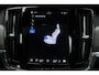 Volvo V90 T8 Automaat Plug-in hybrid AWD Ultra Dark | Luchtvering | Bowers & Wilkins Audiosysteem | Lichtmetalen Velgen 20"| Kunstlederen Interieurdelen | Rondomzicht Camera | Elektrisch Glazen Panorama-Dak | Head-up Display | Electronic Climate Controle | Massagefunctie Voorstoelen | VerwarmdeGeventileerde Voorstoelen | Stuurwiel Verwarmend | Achterbank Verwarmd | Google Navigatiesysteem Full Map |Gelaagde Zijruiten | Semi Elektrische Trekhaak