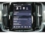 Volvo V90 T8 Automaat Plug-in hybrid AWD Ultra Dark | Luchtvering | Bowers & Wilkins Audiosysteem | Lichtmetalen Velgen 20"| Kunstlederen Interieurdelen |  Rondomzicht Camera | Elektrisch Glazen Panorama-Dak | Head-up Display | Electronic Climate Controle | Massagefunctie Voorstoelen | VerwarmdeGeventileerde Voorstoelen | Stuurwiel Verwarmend | Achterbank Verwarmd | Google Navigatiesysteem Full Map |Gelaagde Zijruiten | Semi Elektrische Trekhaak