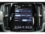 Volvo V90 T8 Automaat Plug-in hybrid AWD Ultra Dark | Luchtvering | Bowers & Wilkins Audiosysteem | Lichtmetalen Velgen 20"| Kunstlederen Interieurdelen |  Rondomzicht Camera | Elektrisch Glazen Panorama-Dak | Head-up Display | Electronic Climate Controle | Massagefunctie Voorstoelen | VerwarmdeGeventileerde Voorstoelen | Stuurwiel Verwarmend | Achterbank Verwarmd | Google Navigatiesysteem Full Map |Gelaagde Zijruiten | Semi Elektrische Trekhaak