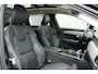 Volvo V90 T8 Automaat Plug-in hybrid AWD Ultra Dark | Luchtvering | Bowers & Wilkins Audiosysteem | Lichtmetalen Velgen 20"| Kunstlederen Interieurdelen |  Rondomzicht Camera | Elektrisch Glazen Panorama-Dak | Head-up Display | Electronic Climate Controle | Massagefunctie Voorstoelen | VerwarmdeGeventileerde Voorstoelen | Stuurwiel Verwarmend | Achterbank Verwarmd | Google Navigatiesysteem Full Map |Gelaagde Zijruiten | Semi Elektrische Trekhaak