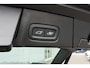 Volvo V90 T8 Automaat Plug-in hybrid AWD Ultra Dark | Luchtvering | Bowers & Wilkins Audiosysteem | Lichtmetalen Velgen 20"| Kunstlederen Interieurdelen |  Rondomzicht Camera | Elektrisch Glazen Panorama-Dak | Head-up Display | Electronic Climate Controle | Massagefunctie Voorstoelen | VerwarmdeGeventileerde Voorstoelen | Stuurwiel Verwarmend | Achterbank Verwarmd | Google Navigatiesysteem Full Map |Gelaagde Zijruiten | Semi Elektrische Trekhaak