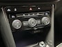 Volkswagen T-Roc 1.5 TSI SPORT AUTOMAAT NAVIGATIE ADAPTIVE CRUISE CONTROL APPLE CARPLAY/ANDROID RIJSTROOKSENSOREN ACHTERUITRIJCAMERA NIEUWE ALL SEASONS BANDEN AFN. TREKHAAK ZEER MOOI !! Brgl