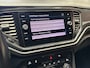 Volkswagen T-Roc 1.5 TSI SPORT AUTOMAAT NAVIGATIE ADAPTIVE CRUISE CONTROL APPLE CARPLAY/ANDROID RIJSTROOKSENSOREN ACHTERUITRIJCAMERA NIEUWE ALL SEASONS BANDEN AFN. TREKHAAK ZEER MOOI !! Brgl