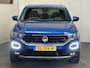 Volkswagen T-Roc 1.5 TSI SPORT AUTOMAAT NAVIGATIE ADAPTIVE CRUISE CONTROL APPLE CARPLAY/ANDROID RIJSTROOKSENSOREN ACHTERUITRIJCAMERA NIEUWE ALL SEASONS BANDEN AFN. TREKHAAK ZEER MOOI !! Brgl