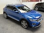 Volkswagen T-Roc 1.5 TSI SPORT AUTOMAAT NAVIGATIE ADAPTIVE CRUISE CONTROL APPLE CARPLAY/ANDROID RIJSTROOKSENSOREN ACHTERUITRIJCAMERA NIEUWE ALL SEASONS BANDEN AFN. TREKHAAK ZEER MOOI !! Brgl