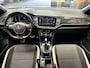 Volkswagen T-Roc 1.5 TSI SPORT AUTOMAAT NAVIGATIE ADAPTIVE CRUISE CONTROL APPLE CARPLAY/ANDROID RIJSTROOKSENSOREN ACHTERUITRIJCAMERA NIEUWE ALL SEASONS BANDEN AFN. TREKHAAK ZEER MOOI !! Brgl