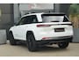 Jeep Grand Cherokee 2.0 Limited 4xe | 381PK | Maxton | Pano | 20" | Keyless | Massage | Ventilatie | Leder | Jeep Grand Cherokee 2.0 Limited 4xe 381 PK Plug-in Hybrid met 2.0 viercilinder, panoramadak, 20-inch lichtmetalen velgen, Keyless Entry, adaptieve cruise control, lederen interieur, stoelvent