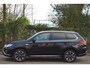 Mitsubishi Outlander 2.0 PHEV Premium 203PK 4WD | NL-Auto | Camera | Trekhaak | Carplay | Standkachel | Keyless | Stoel- & stuurverwarming | Allweathers | LED / Xenon