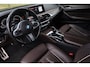 BMW 5-Serie M550i xDrive High Executive Aut. | Schuif-Kanteldak | Dealeronderhouden | Soft-Close | Nappa | Stoelventilatie | BTW