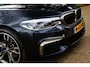 BMW 5-Serie M550i xDrive High Executive Aut. | Schuif-Kanteldak | Dealeronderhouden | Soft-Close | Nappa | Stoelventilatie | BTW