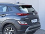 Hyundai Kona 1.6 GDI HEV Fashion Automaat / Dealer Onderhouden / Navigatie / Camera / Adaptieve Cruise / Stoel Verwarming / Stuurwiel Verwarming / DAB / Keyless / Krell Audio / 18'' LM Velgen /