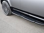 Land Rover Defender 110 2.0 P300e 110 X-Dynamic HSE l Matt Wrap l Schuif-/kantel Panorama dak l Black Pack l Treeplanken l Spoiler l Wheelcover l 23 Inch l