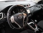 Nissan Qashqai 1.2 Acenta Bluetooth, Cruise control, Parkeersensor voor en achter, Achteruitrijcamera, Buitenspiegels elektrisch verstel- en verwarmbaar, Dimlichten automatisch en regensensor De Nissan Qashqai 1.2 Acenta uit 2015 is een stijlvolle en veelzijdige crossover die comfort en gebruiksgemak perfect combineert. Met zijn zuinige maar vlotte 1.2 turbomotor rijdt hij soepel,