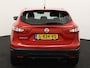 Nissan Qashqai 1.2 Acenta Bluetooth, Cruise control, Parkeersensor voor en achter, Achteruitrijcamera, Buitenspiegels elektrisch verstel- en verwarmbaar, Dimlichten automatisch en regensensor De Nissan Qashqai 1.2 Acenta uit 2015 is een stijlvolle en veelzijdige crossover die comfort en gebruiksgemak perfect combineert. Met zijn zuinige maar vlotte 1.2 turbomotor rijdt hij soepel,