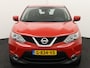Nissan Qashqai 1.2 Acenta Bluetooth, Cruise control, Parkeersensor voor en achter, Achteruitrijcamera, Buitenspiegels elektrisch verstel- en verwarmbaar, Dimlichten automatisch en regensensor De Nissan Qashqai 1.2 Acenta uit 2015 is een stijlvolle en veelzijdige crossover die comfort en gebruiksgemak perfect combineert. Met zijn zuinige maar vlotte 1.2 turbomotor rijdt hij soepel,