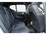 Volvo XC40 B4 Mild Hybrid Plus Black Edition | Panoramisch Schuif-/Kanteldak | Connect Mictrotech/Nubuck Bekleding | Visual Park Assist incl. 360 Graden Camera | Harman/Kardon Premium Geluidssysteem | Elektrisch Verstelbare Stoelen | Stuurverwarming | Stoelverwarming | Getint Glas Achter | Adaptieve Cruise Control | Pilot Assist | Keyless Entry | Elektrische Achterklep
