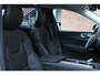 Volvo XC60 T6 Plug-in hybrid AWD Plus Dark | Actieve luchtvering | Panoramisch schuif-/ kanteldak | Elektrisch verstelbare voorstoelen met geheugenfunctie | 360 graden camera | Extra getint glas | 20 inch. lichtmetalen velgen | Harman Kardon | Stoel- /stuurwielverwarming | Verwarmde achterbank | Adaptieve cruise control | BLIS